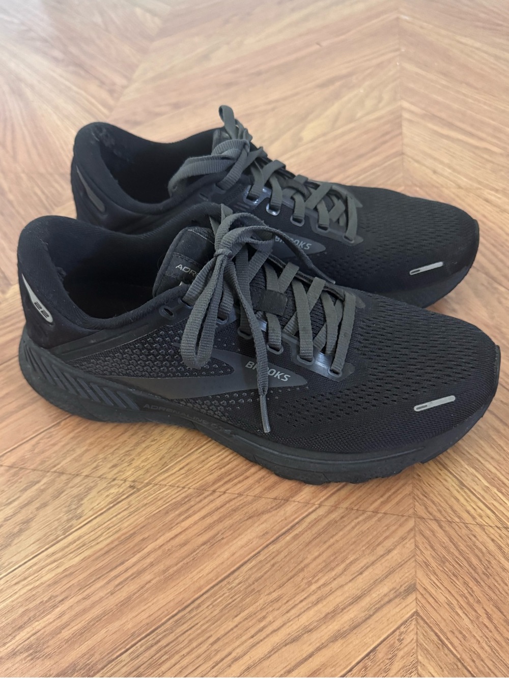 Women’s Brooks Black Athletic Running Shoes size 8.5